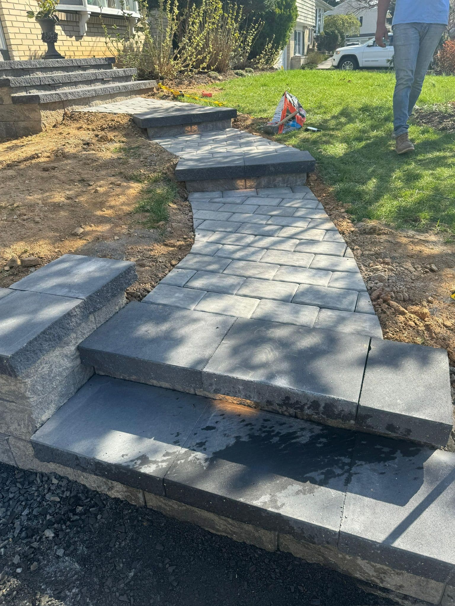 Gallery photos for Stunning Driveway and Walkway Transformation with Integrated Lights: Image #4