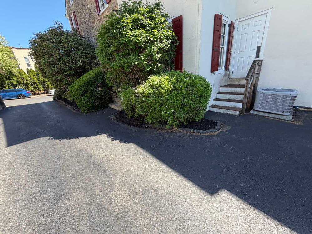 Gallery photos for Landscape Bed Cleanup and Fresh Mulch Install in Doylestown: Image #2