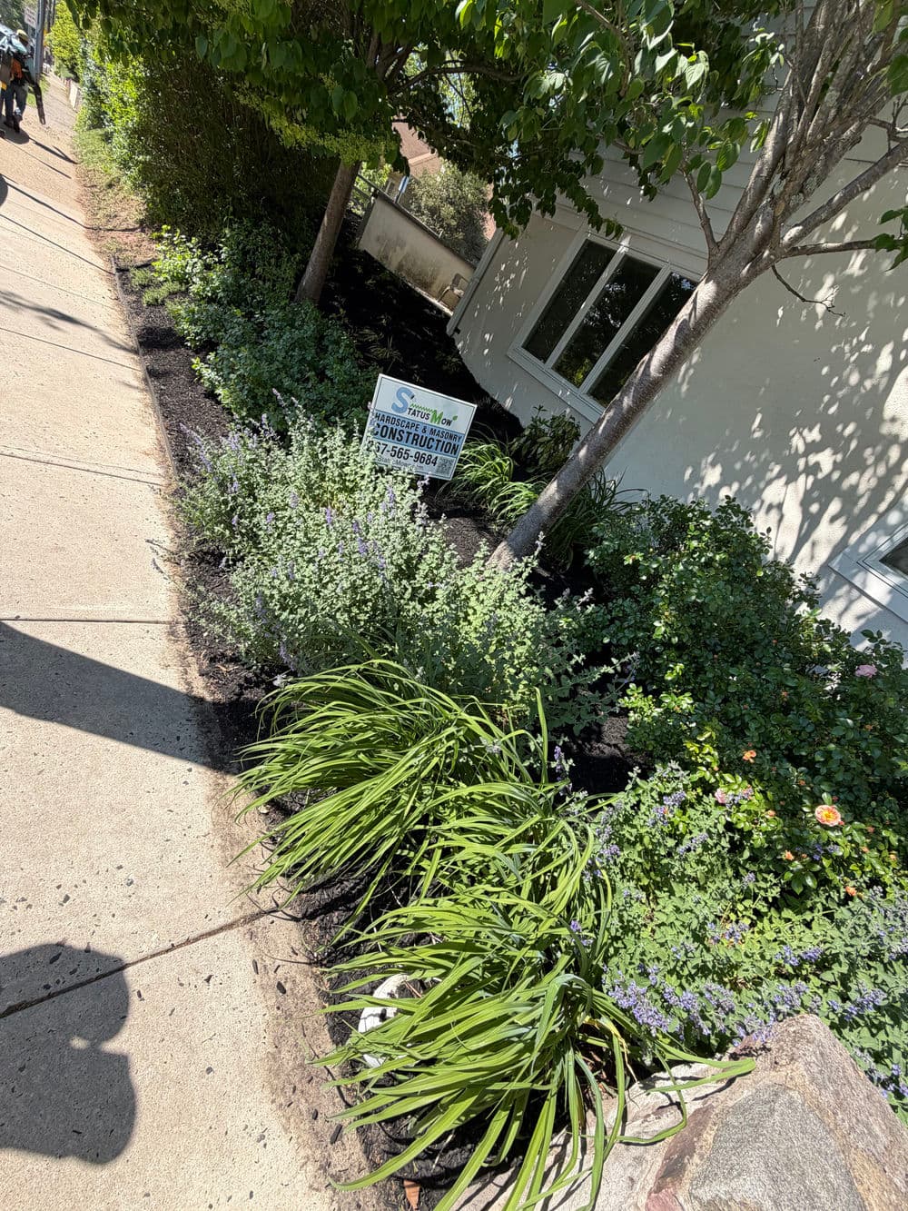 Gallery photos for Landscape Bed Cleanup and Fresh Mulch Install in Doylestown: Image #1
