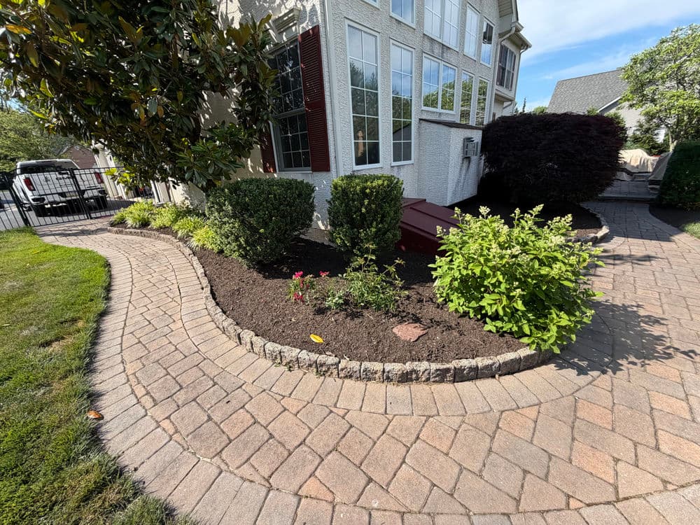 Gallery photos for Landscape Bed Maintenance & Shrub Trimming in Pipersville, PA: Image #2