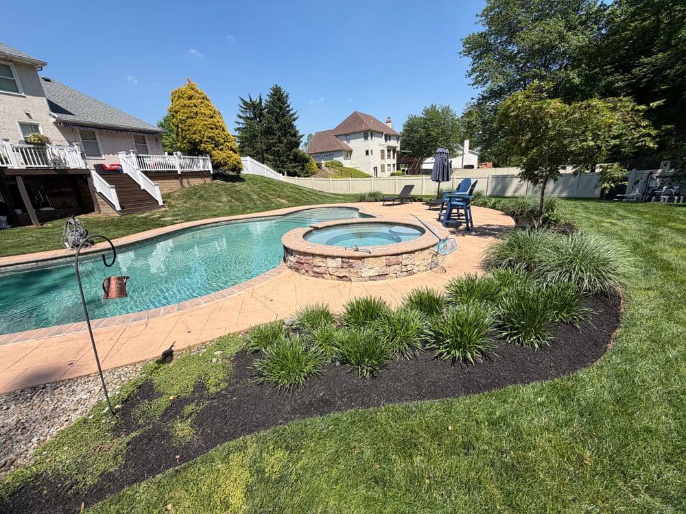 Fresh Mulch and Bed Cleanup at a Holland PA Home image