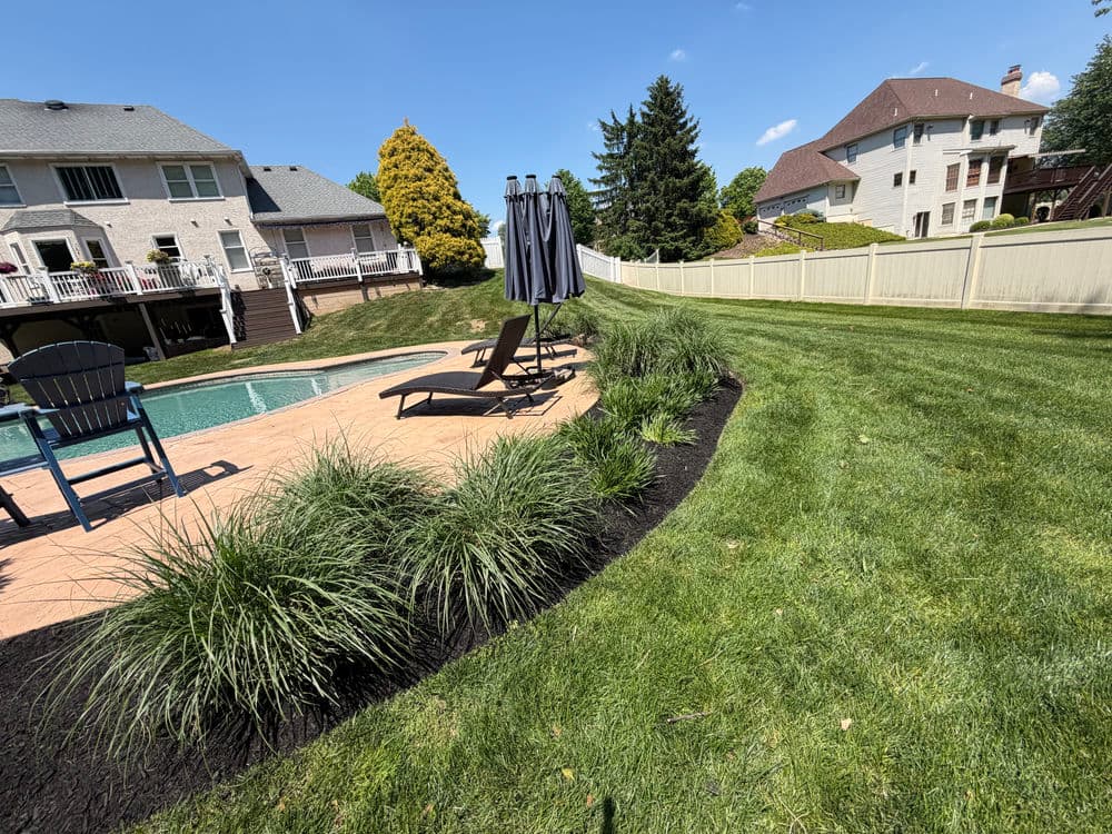 Gallery photos for Fresh Mulch and Bed Cleanup at a Holland PA Home: Image #1
