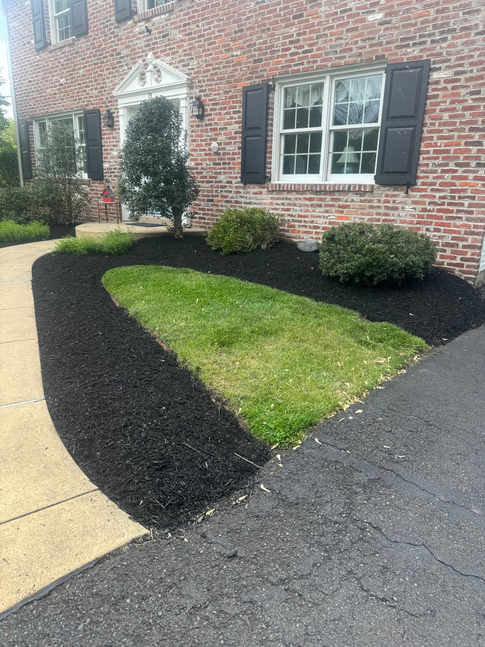Gallery photos for Spring Clean Up and Fresh Mulch in Doylestown PA: Image #4